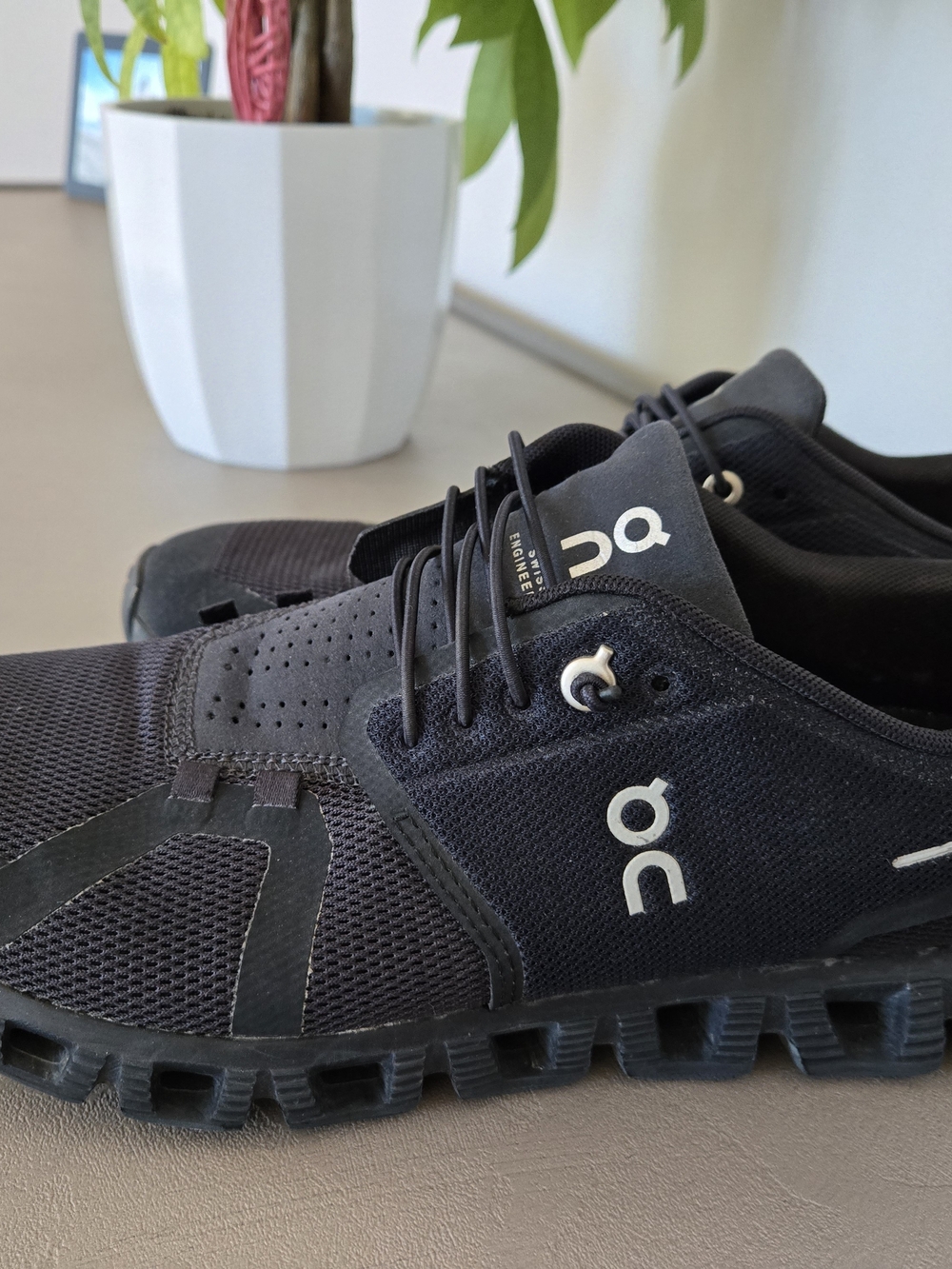 On Cloud 5 - All Black- Women Running Shoes - Picture 7 of 7